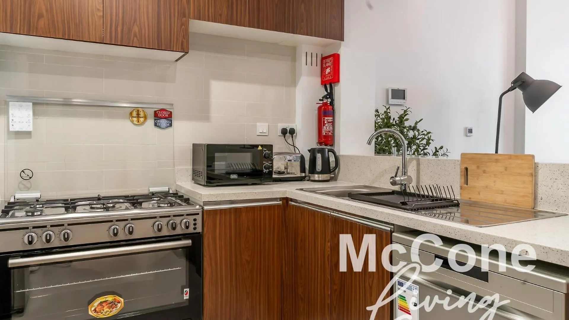 Scenic City View 1Br With Balcony Dubai Apartment