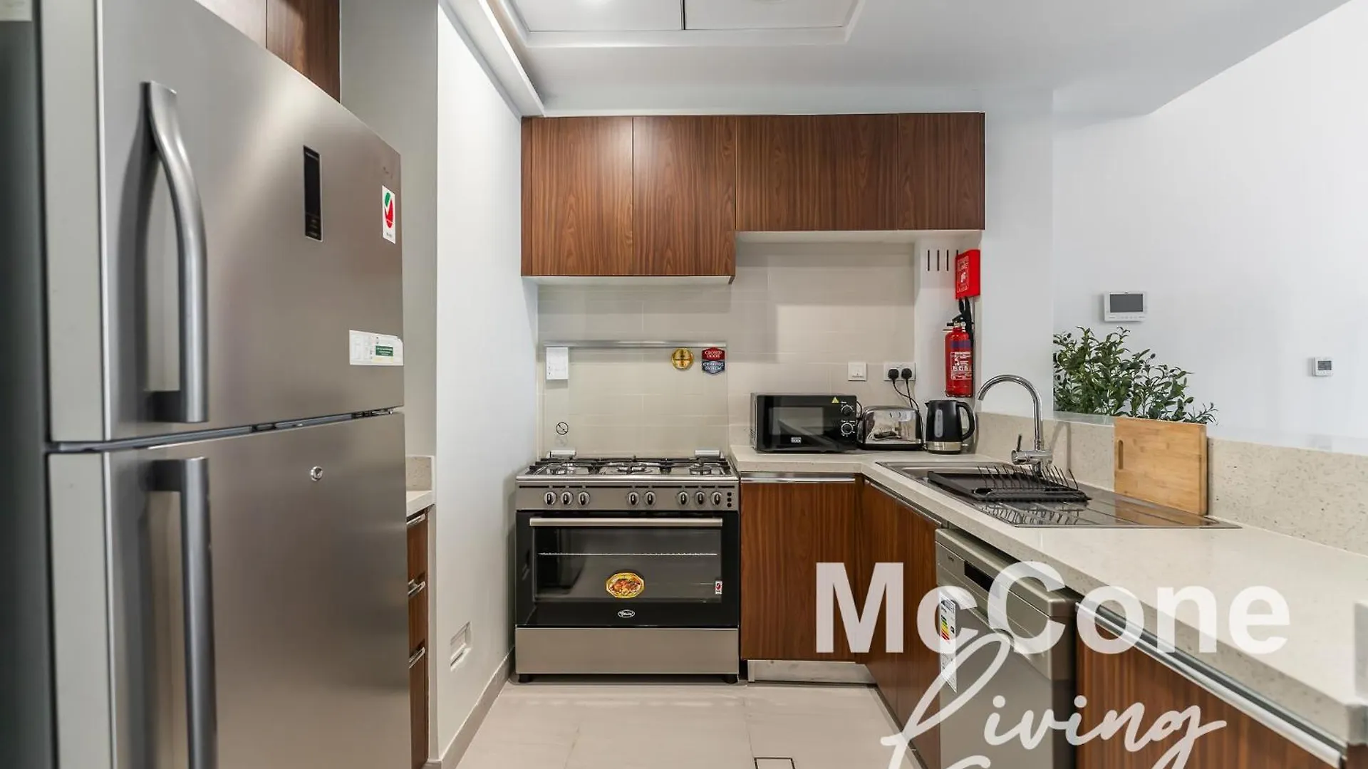 Scenic City View 1Br With Balcony Dubai Apartment