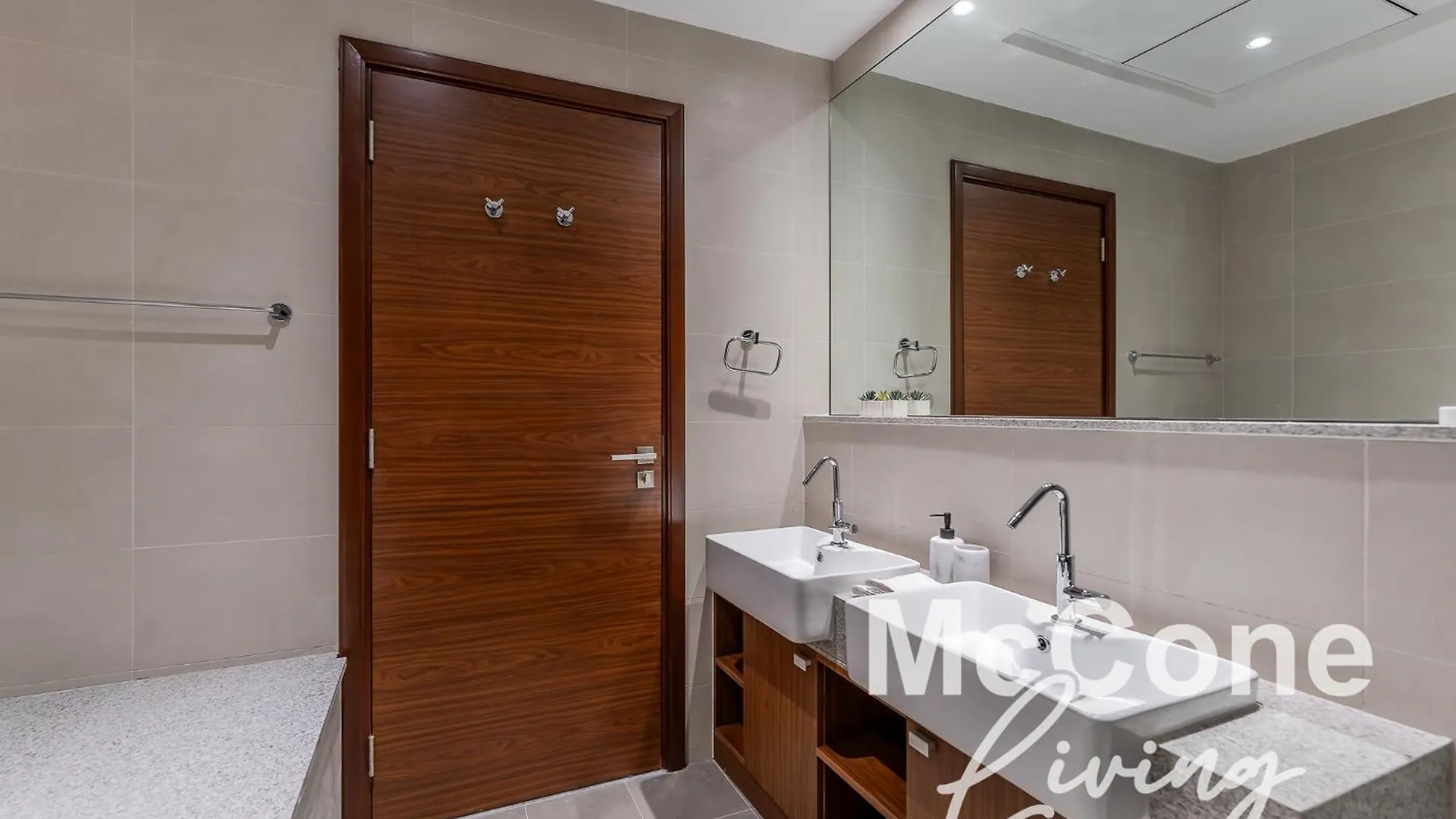 Scenic City View 1Br With Balcony Dubai United Arab Emirates