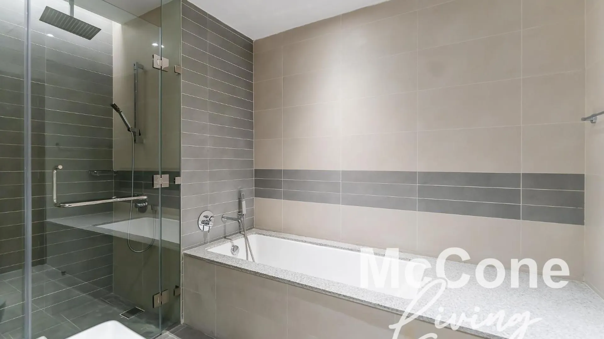 Scenic City View 1Br With Balcony Dubai Apartment